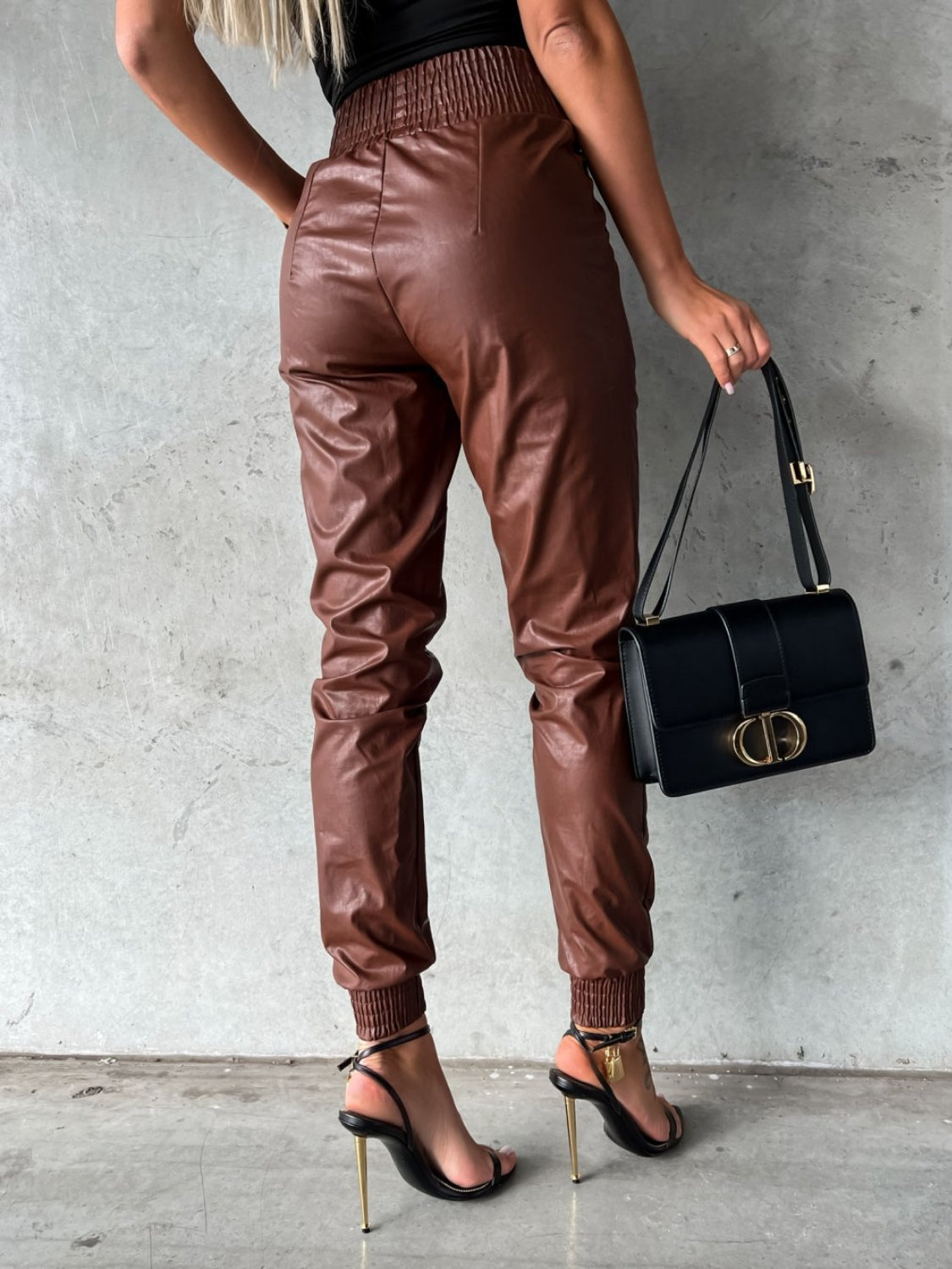 Smocked high waist pants with pockets, opaque.