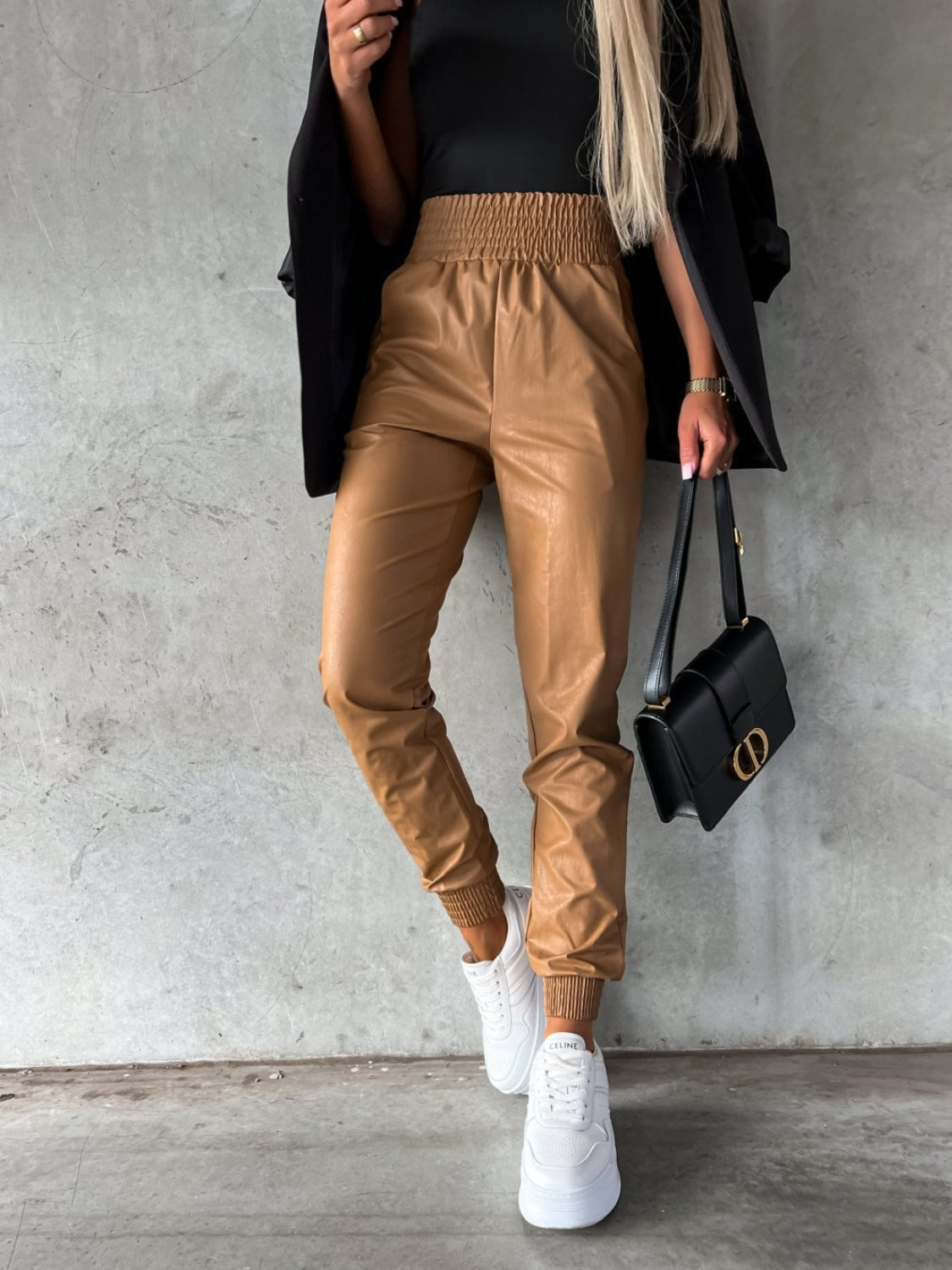 Smocked high waist pants with pockets, opaque.