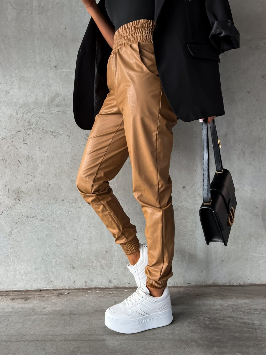 Smocked high waist pants with pockets, opaque.
