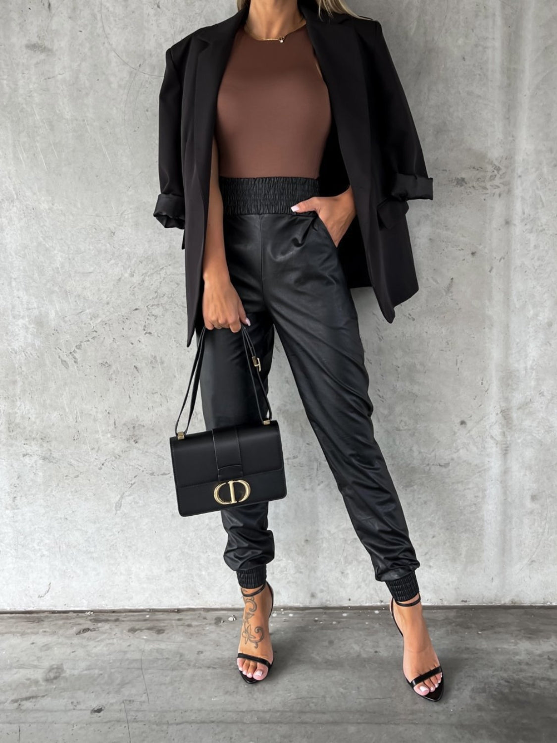 Smocked high waist pants with pockets, opaque.