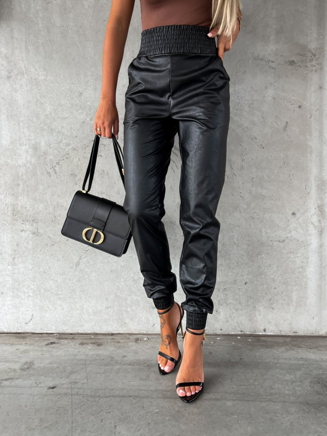 Smocked high waist pants with pockets, opaque.