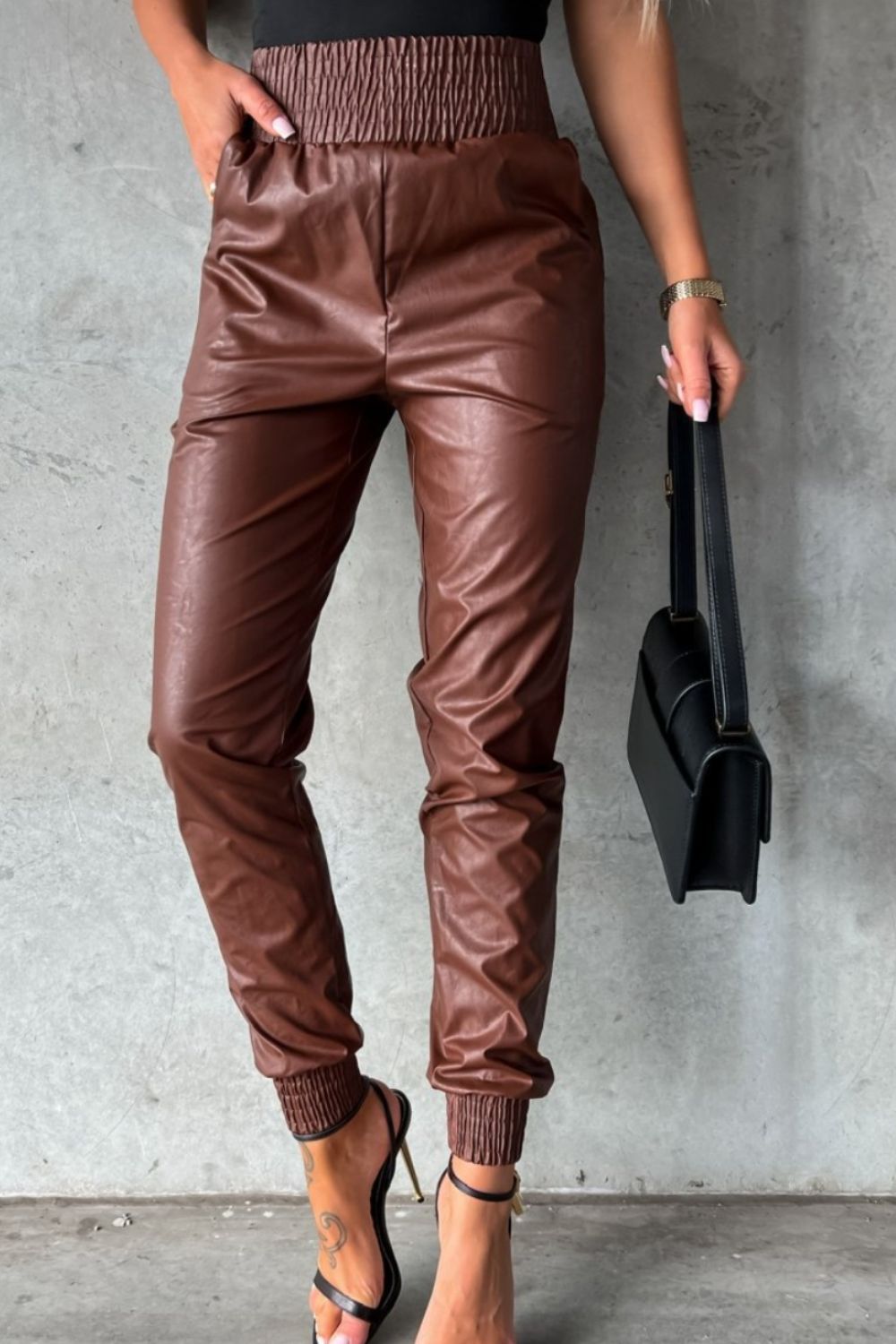 Smocked high waist pants with pockets, opaque.