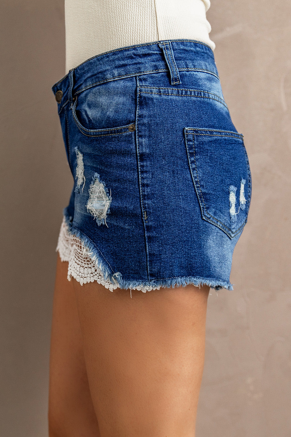 Decorative button pocketed shorts.
