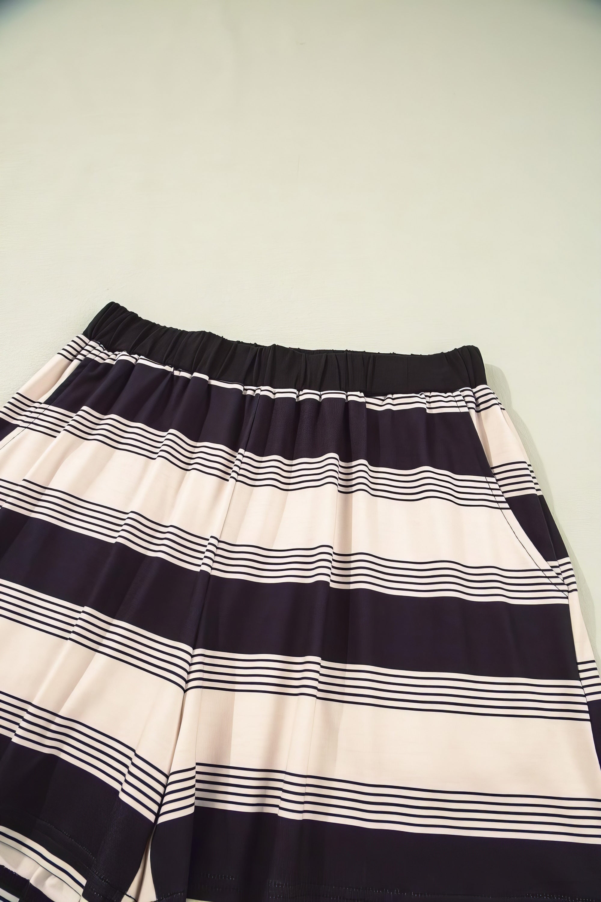 Stripe half sleeve t-shirt and high waist pocketed shorts set, women's comfortable two-piece outfit, basic style stripes, high waist shorts, practical pockets, slightly stretchy polyester elastane blend, ideal for everyday casual wear