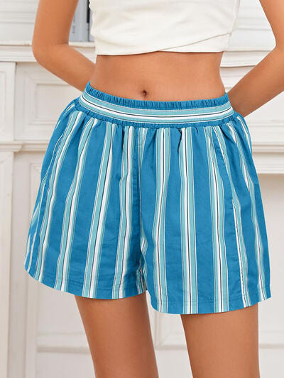 Heart-pattern rolled hem denim shorts with pockets.