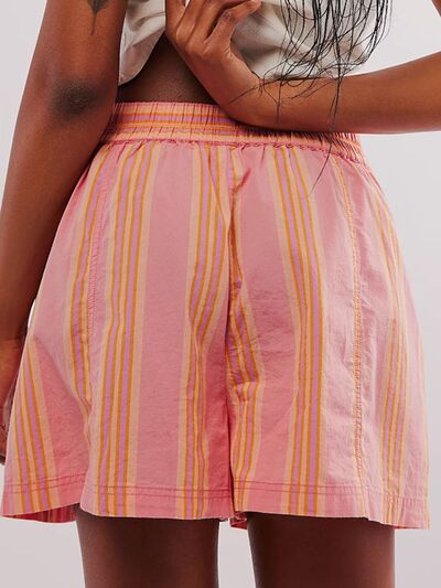 Heart-pattern rolled hem denim shorts with pockets.