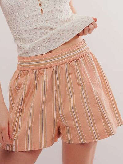 Heart-pattern rolled hem denim shorts with pockets.