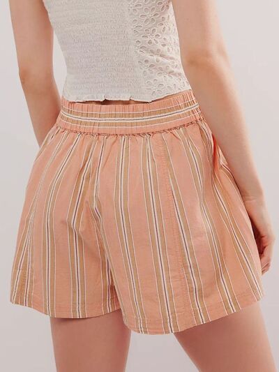 Heart-pattern rolled hem denim shorts with pockets.