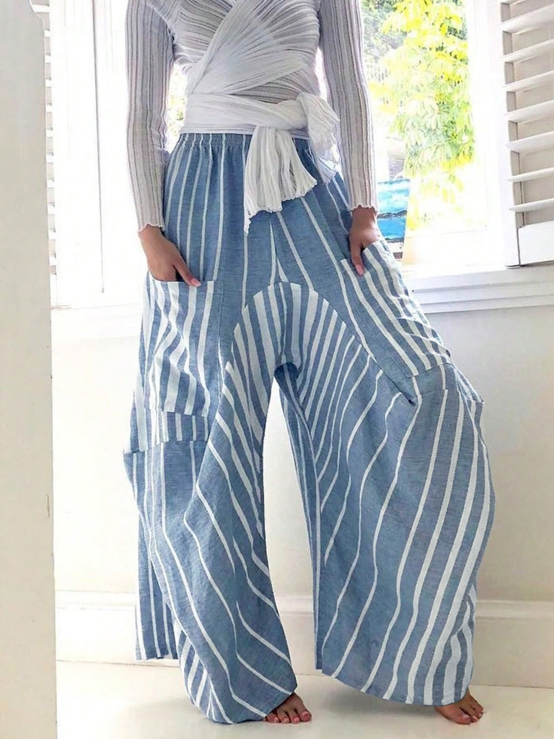 Striped elastic waist wide leg pants with pockets, opaque.