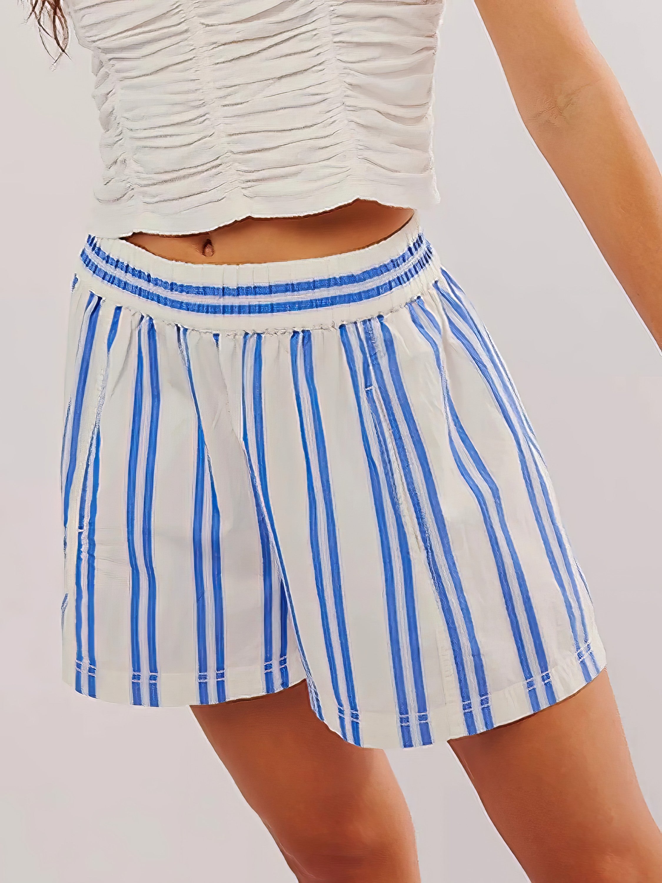 Striped high-waist linen blend summer shorts with pockets.