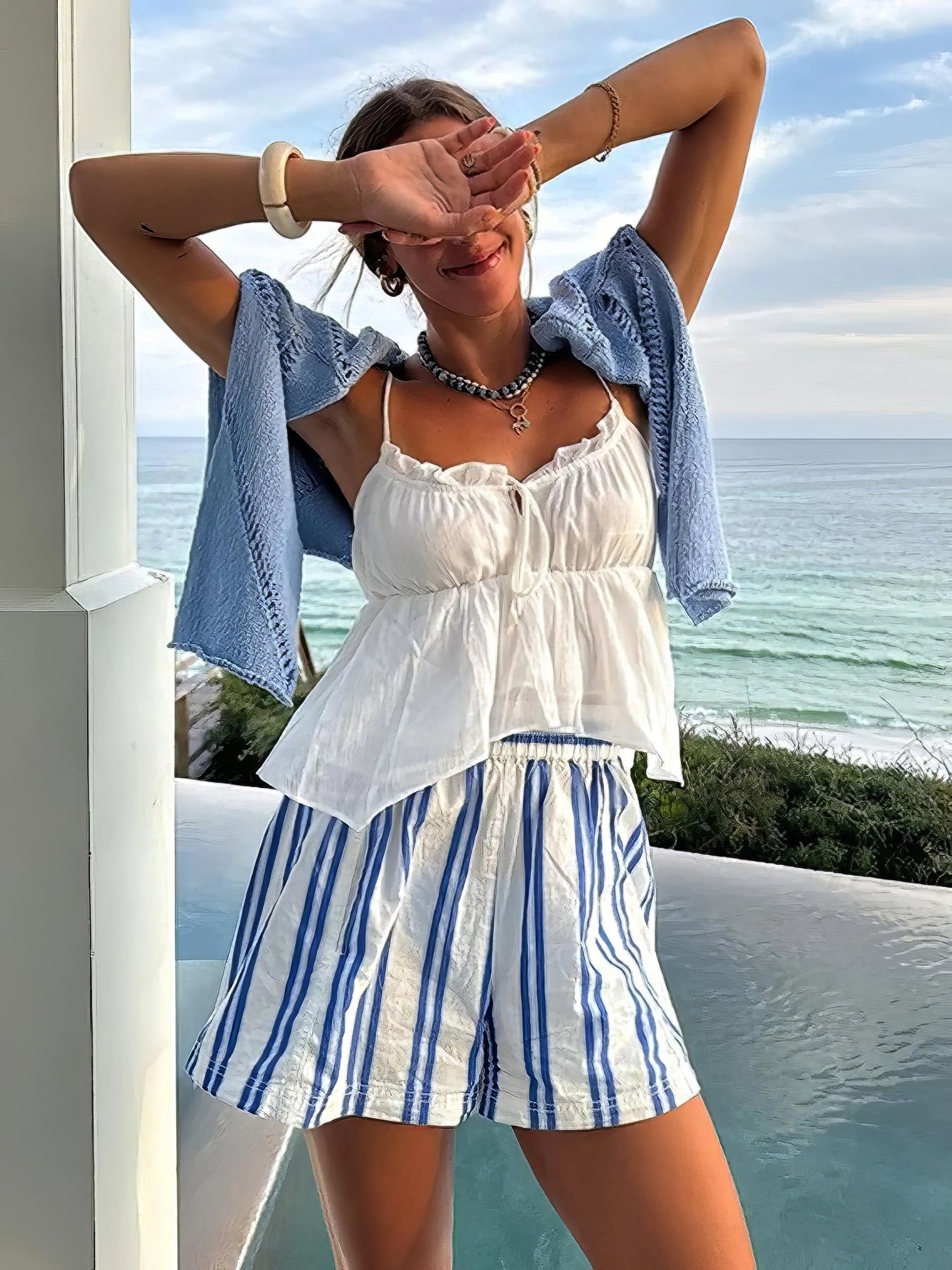 Striped high-waist linen blend summer shorts with pockets.