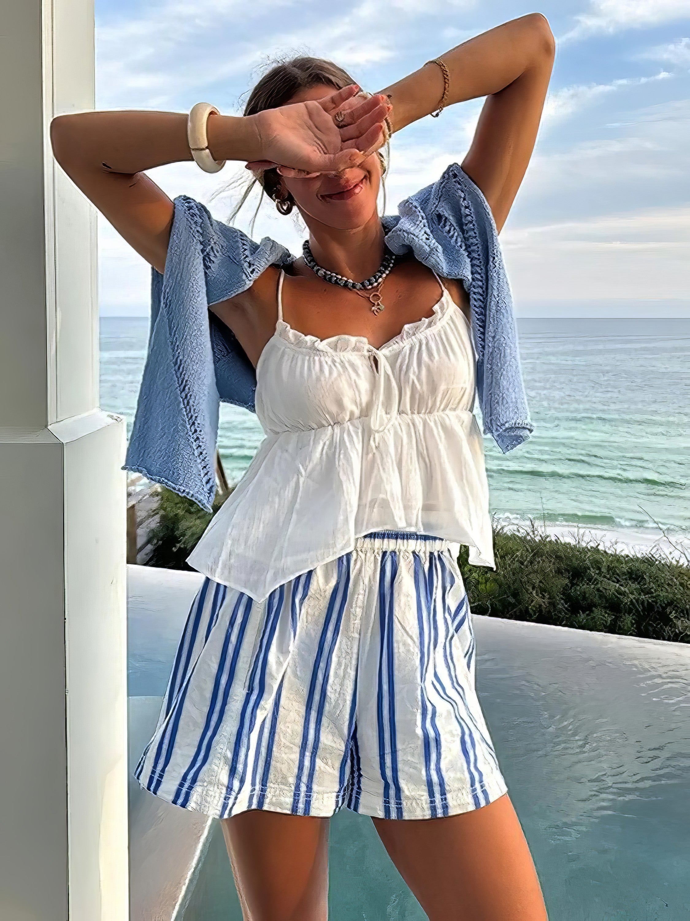 Striped high-waist linen blend summer shorts with pockets.
