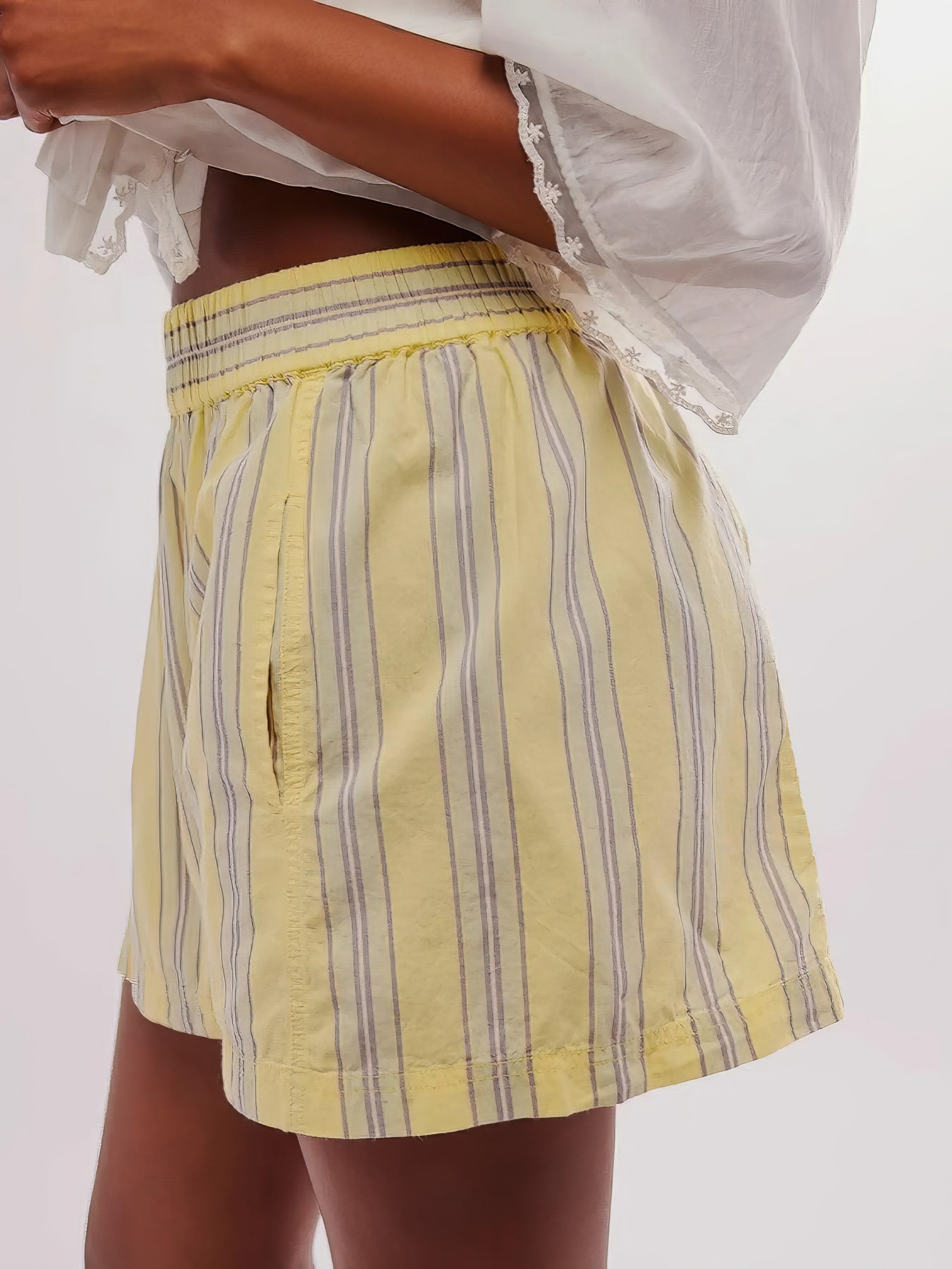 Striped high-waist linen blend summer shorts with pockets.