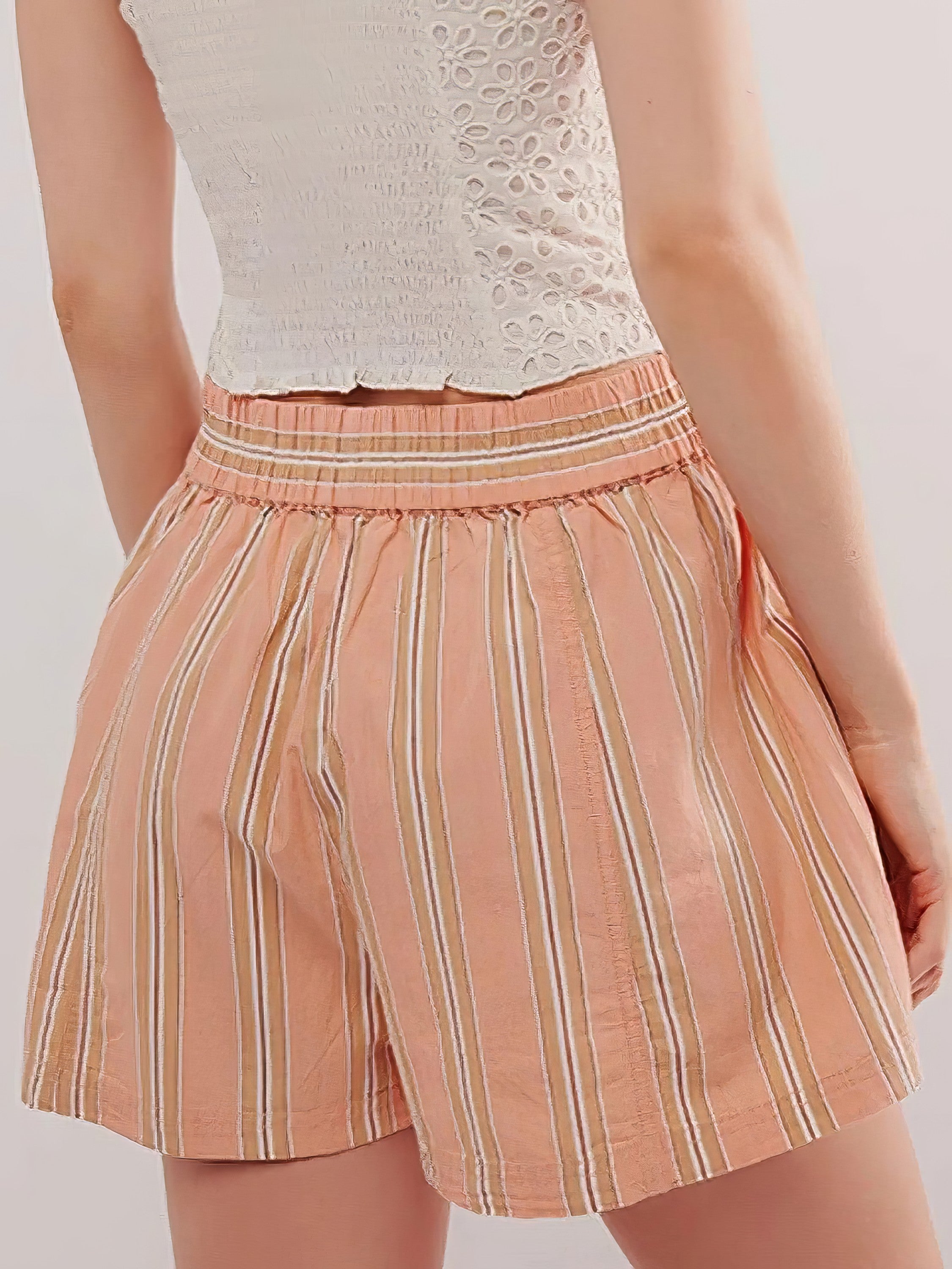 Striped high-waist linen blend summer shorts with pockets.