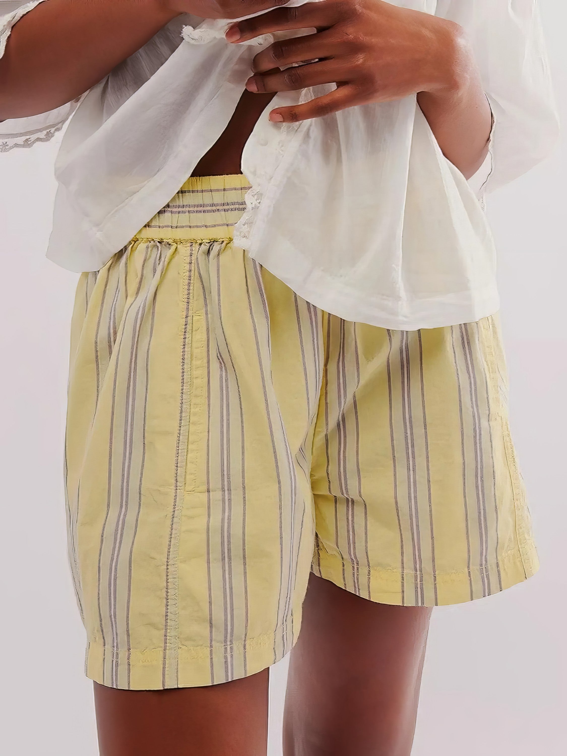 Striped high-waist linen blend summer shorts with pockets.