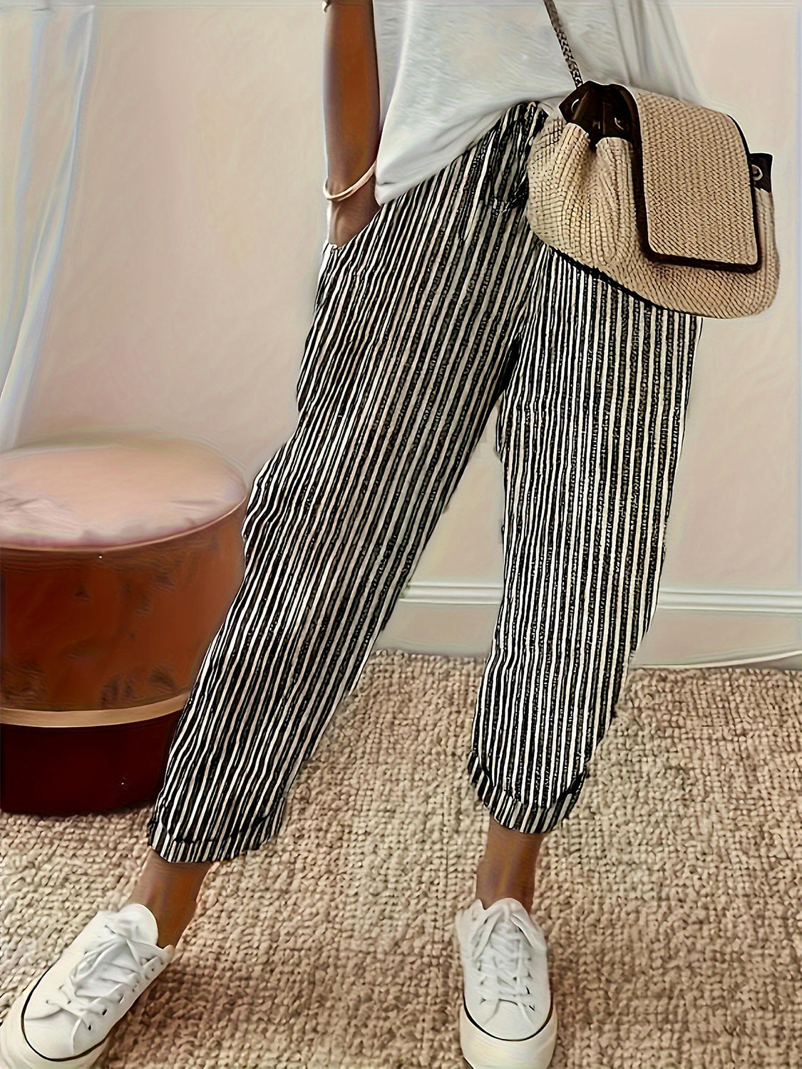 Striped pants with pockets, opaque.
