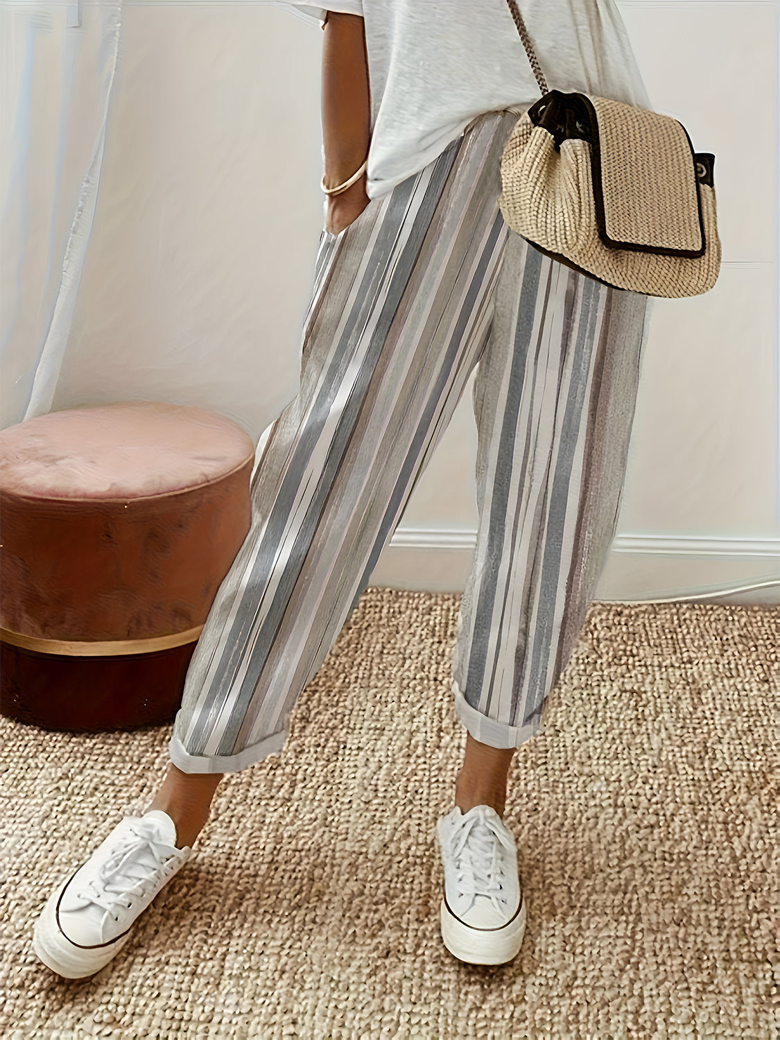 Striped pants with pockets, opaque.