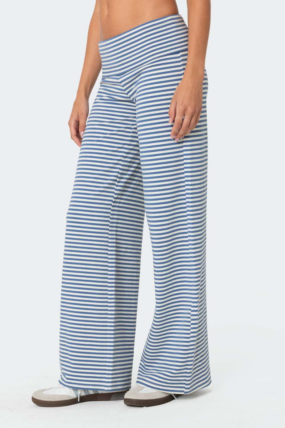 Striped wide leg pants, opaque.
