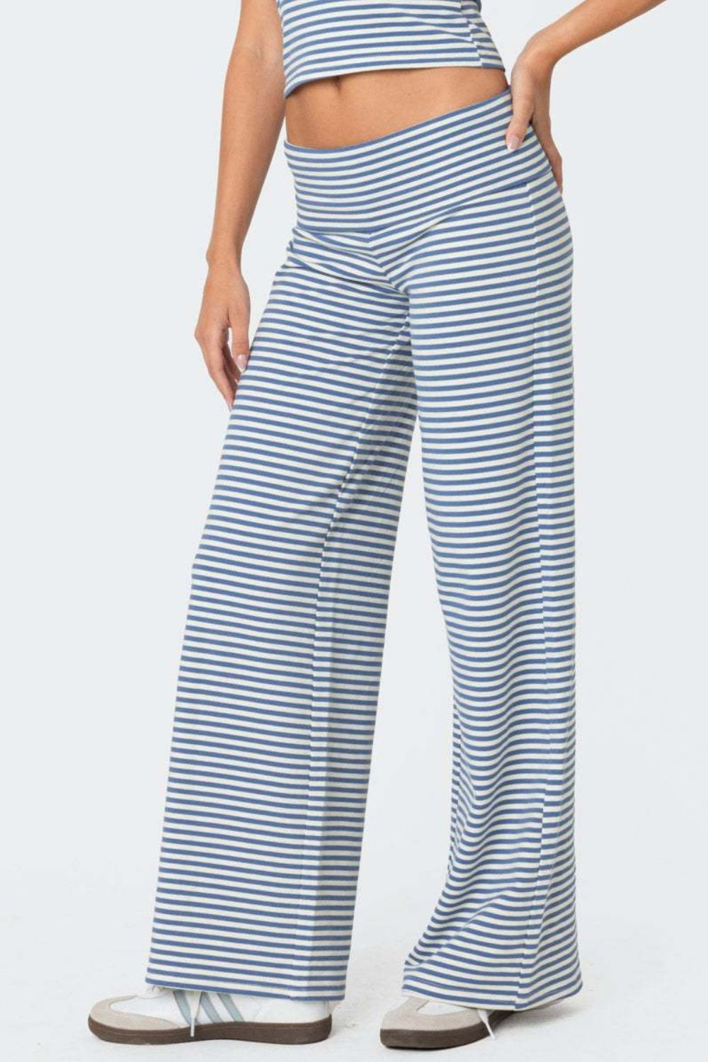 Striped wide leg pants, opaque.
