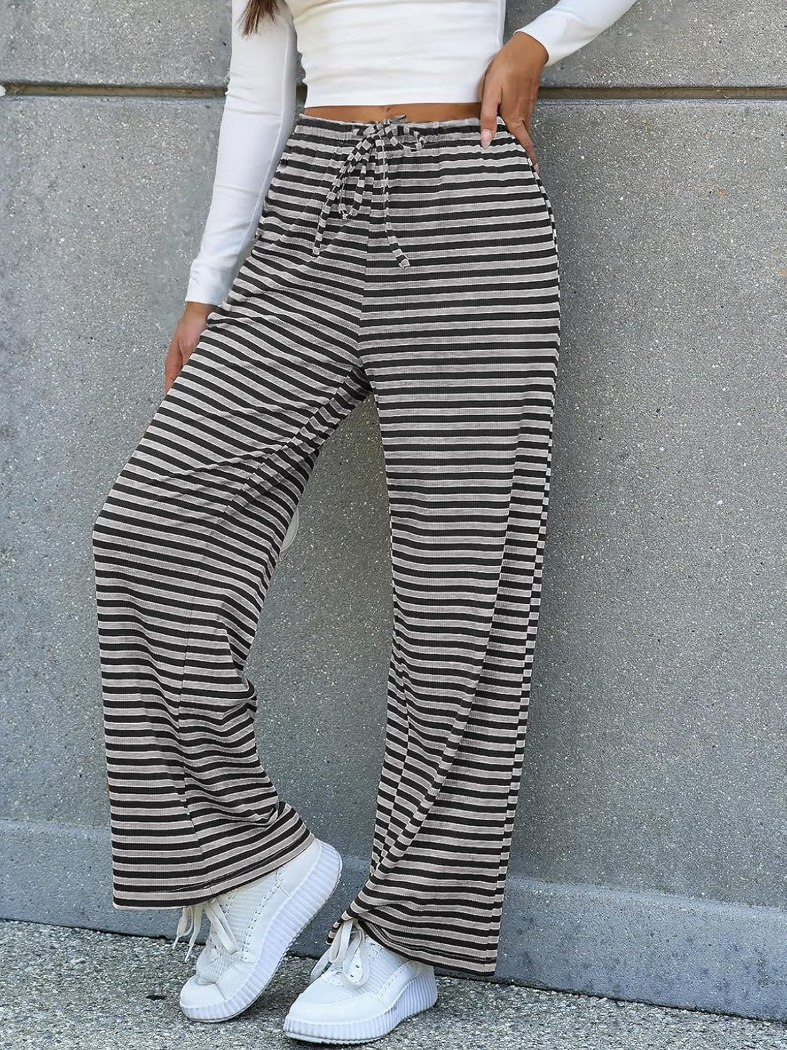 Striped wide leg pants with drawstring, opaque.