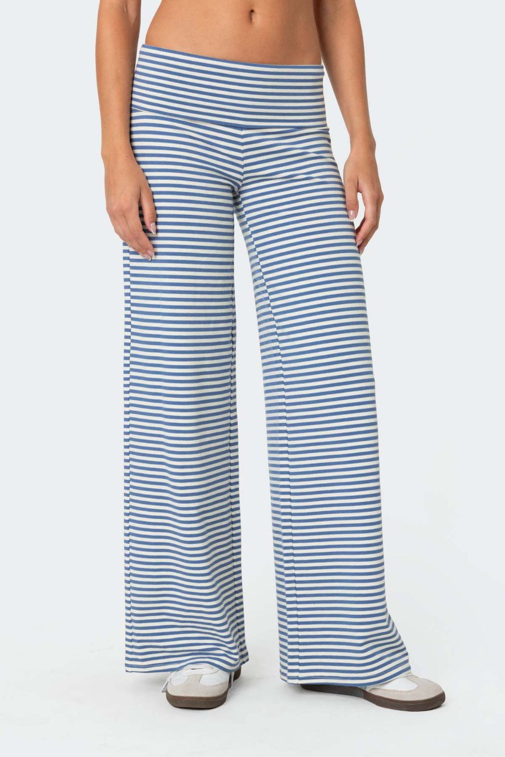 Striped wide leg pants, opaque.