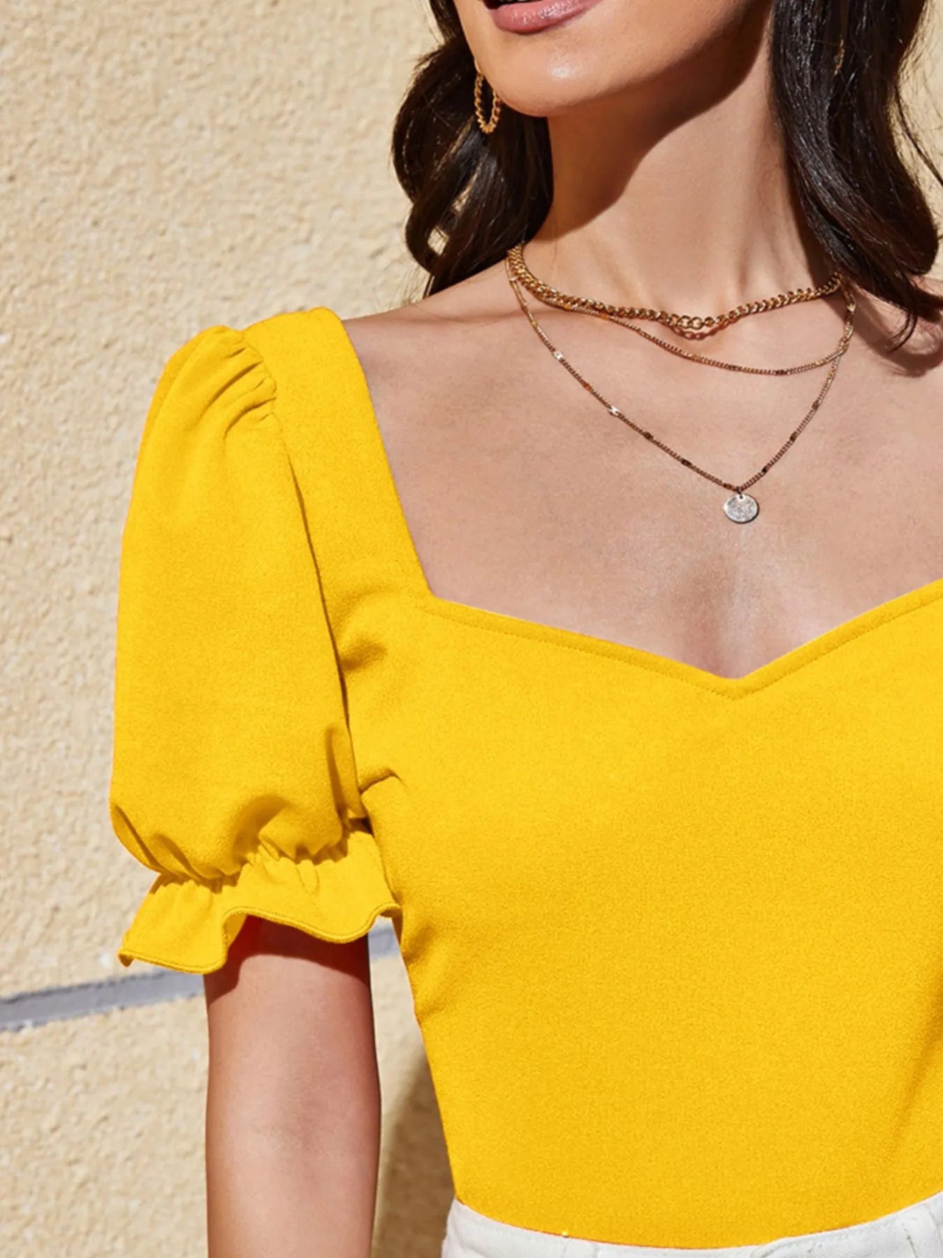 Sweetheart Neck Short Sleeve Top.