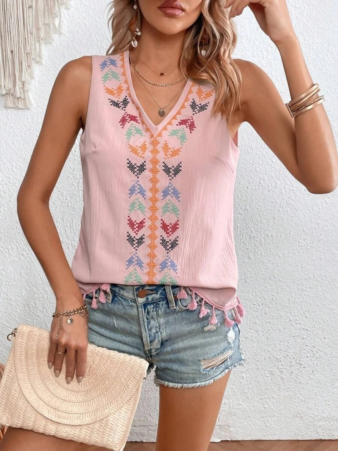 Tassel printed V-neck tank, opaque.