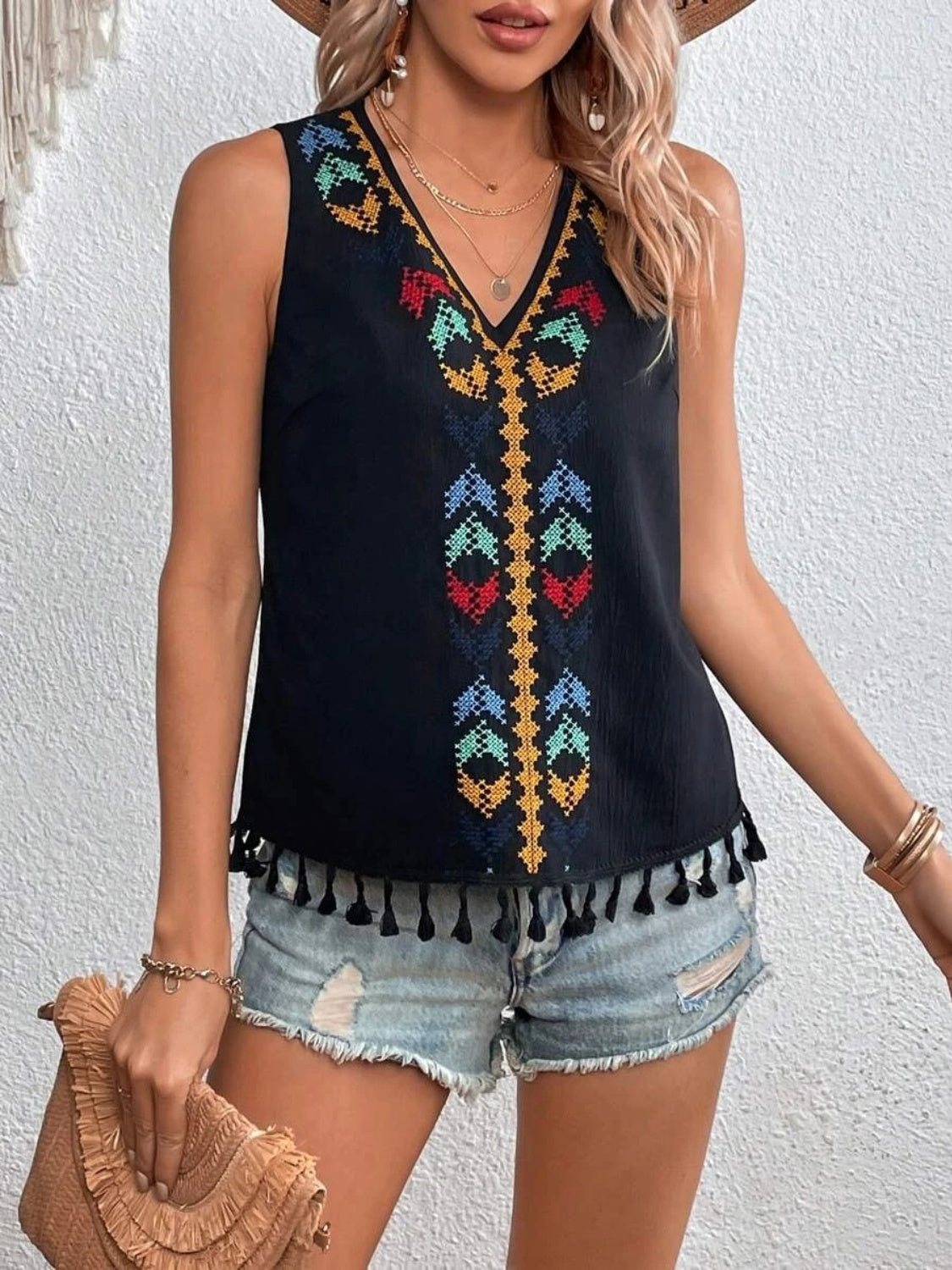 Tassel printed V-neck tank, opaque.