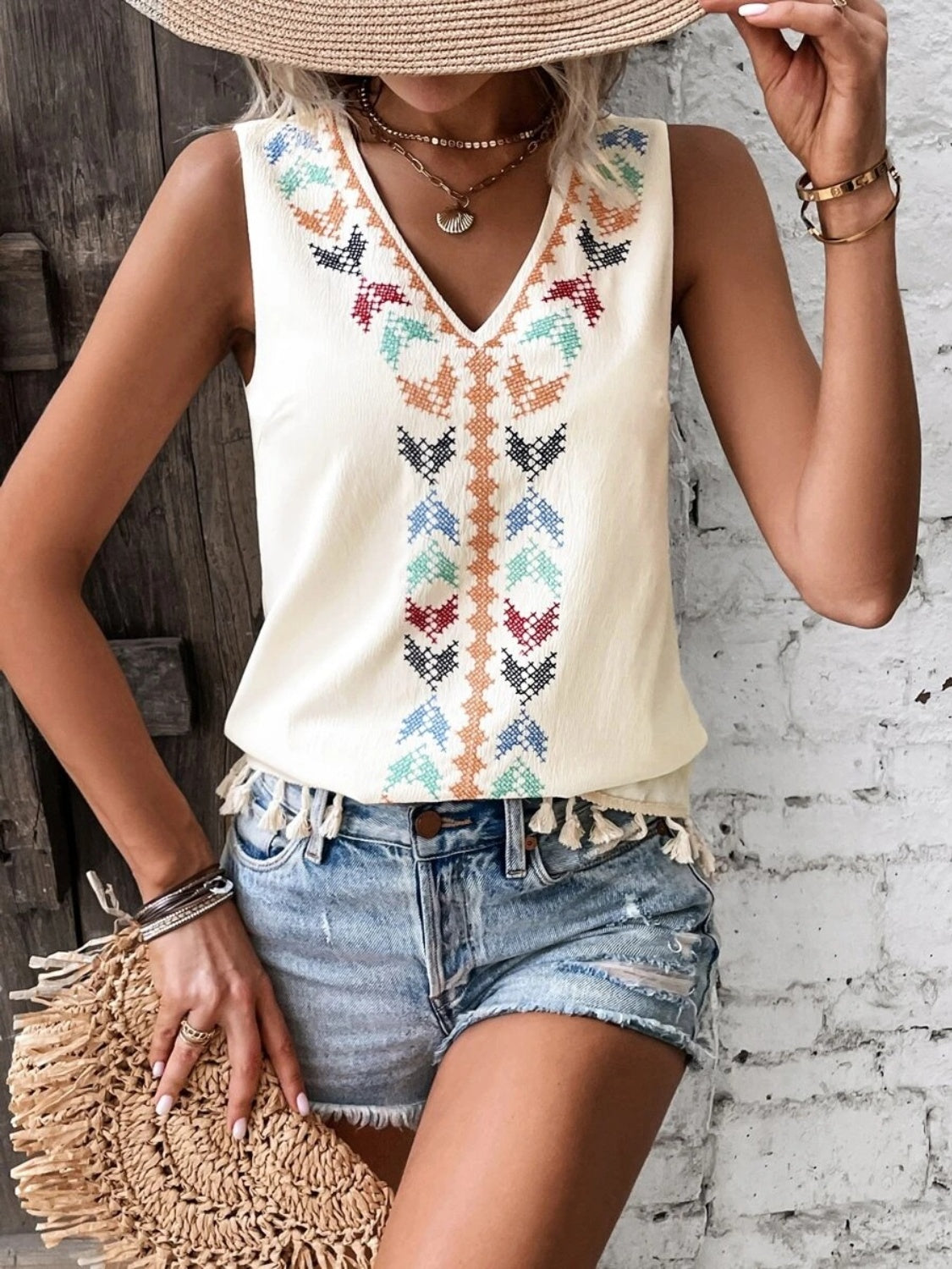 Tassel printed V-neck tank, opaque.