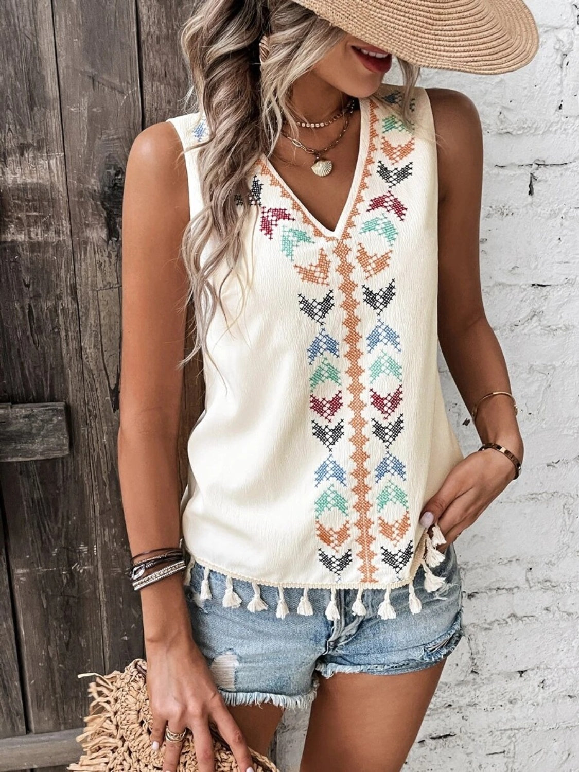 Tassel printed V-neck tank, opaque.
