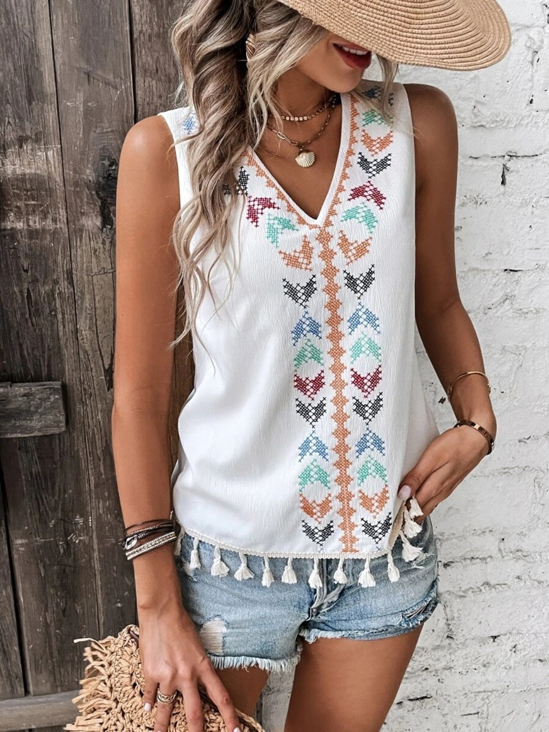Tassel printed V-neck tank, opaque.