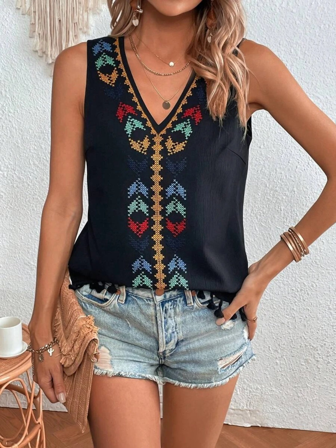 Tassel printed V-neck tank, opaque.