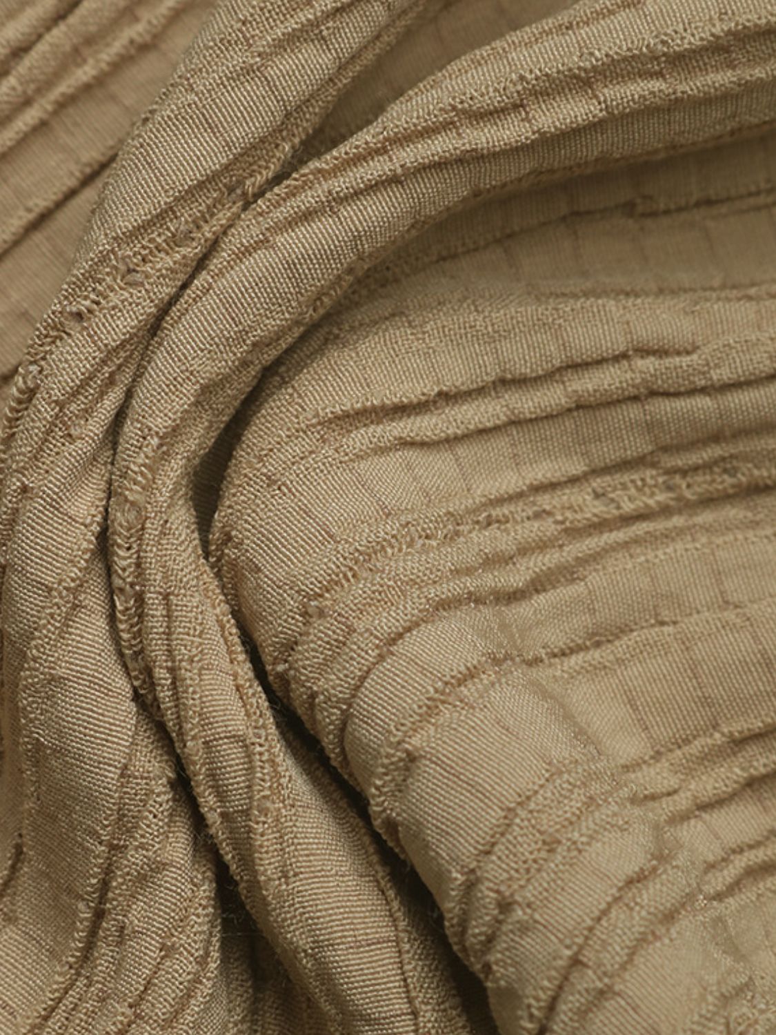 Textured high waist joggers with tie and pockets, opaque.
