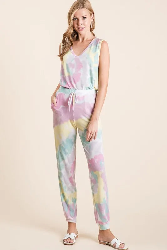 Tie dye French terry casual pants with drawstring and pockets.