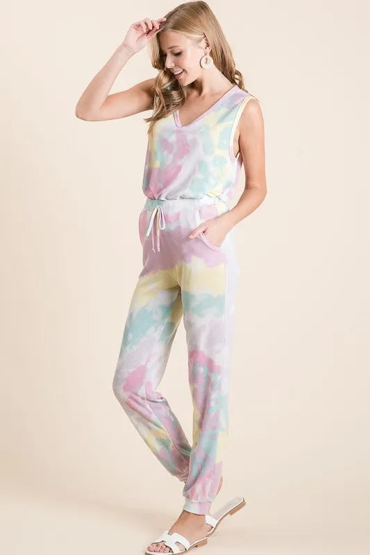 Tie dye French terry casual pants with drawstring and pockets.