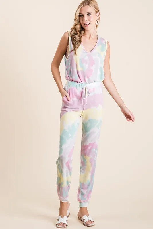 Tie dye French terry casual pants with drawstring and pockets.