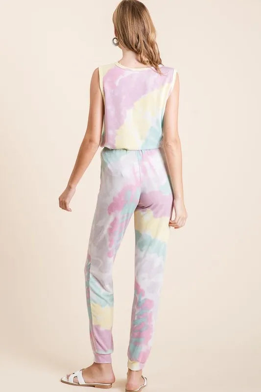 Tie dye French terry casual pants with drawstring and pockets.