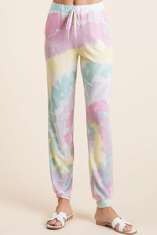 Tie dye French terry casual pants with drawstring and pockets.