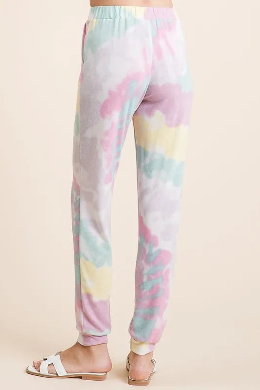Tie dye French terry casual pants with drawstring and pockets.