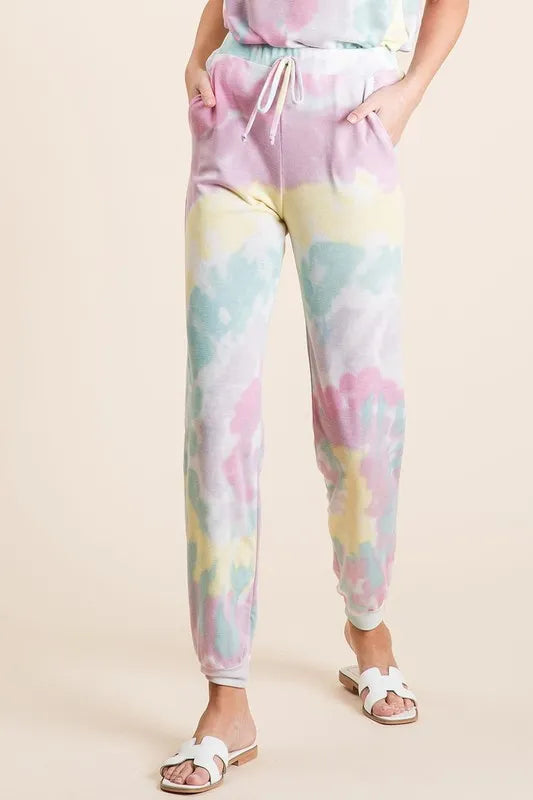 Tie dye French terry casual pants with drawstring and pockets.