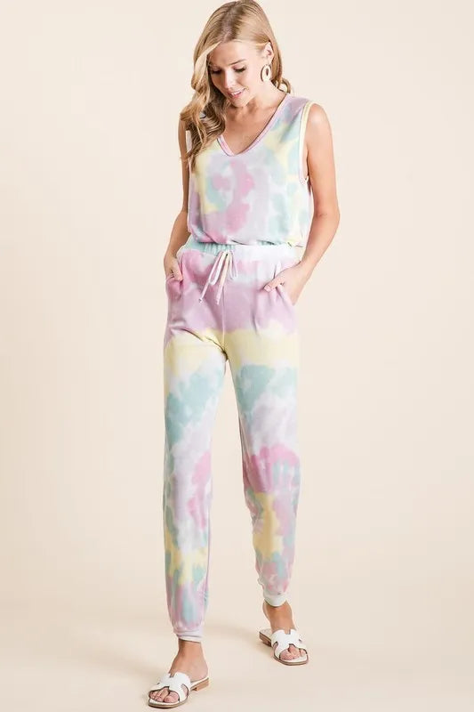 Tie dye French terry casual pants with drawstring and pockets.