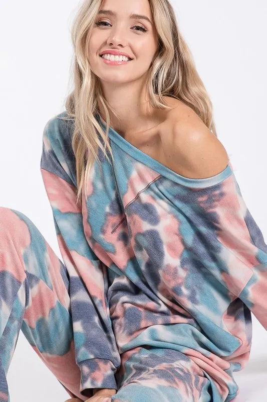 Tie dye French terry casual pants with drawstring and pockets.