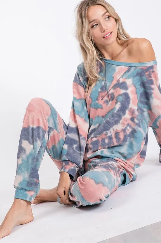 Tie dye French terry casual pants with drawstring and pockets.
