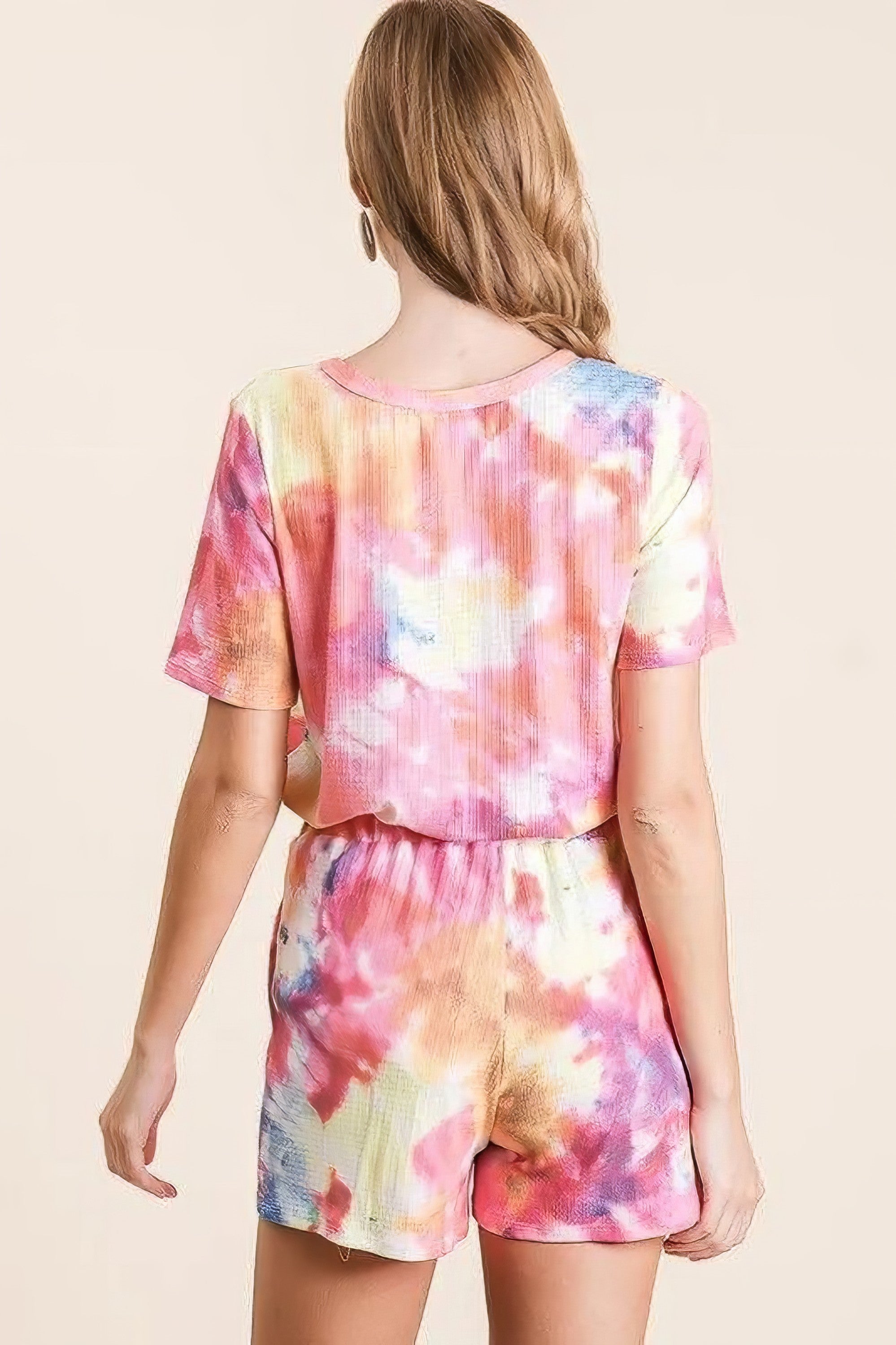 Tie dye French terry casual shorts with drawstring and pockets.