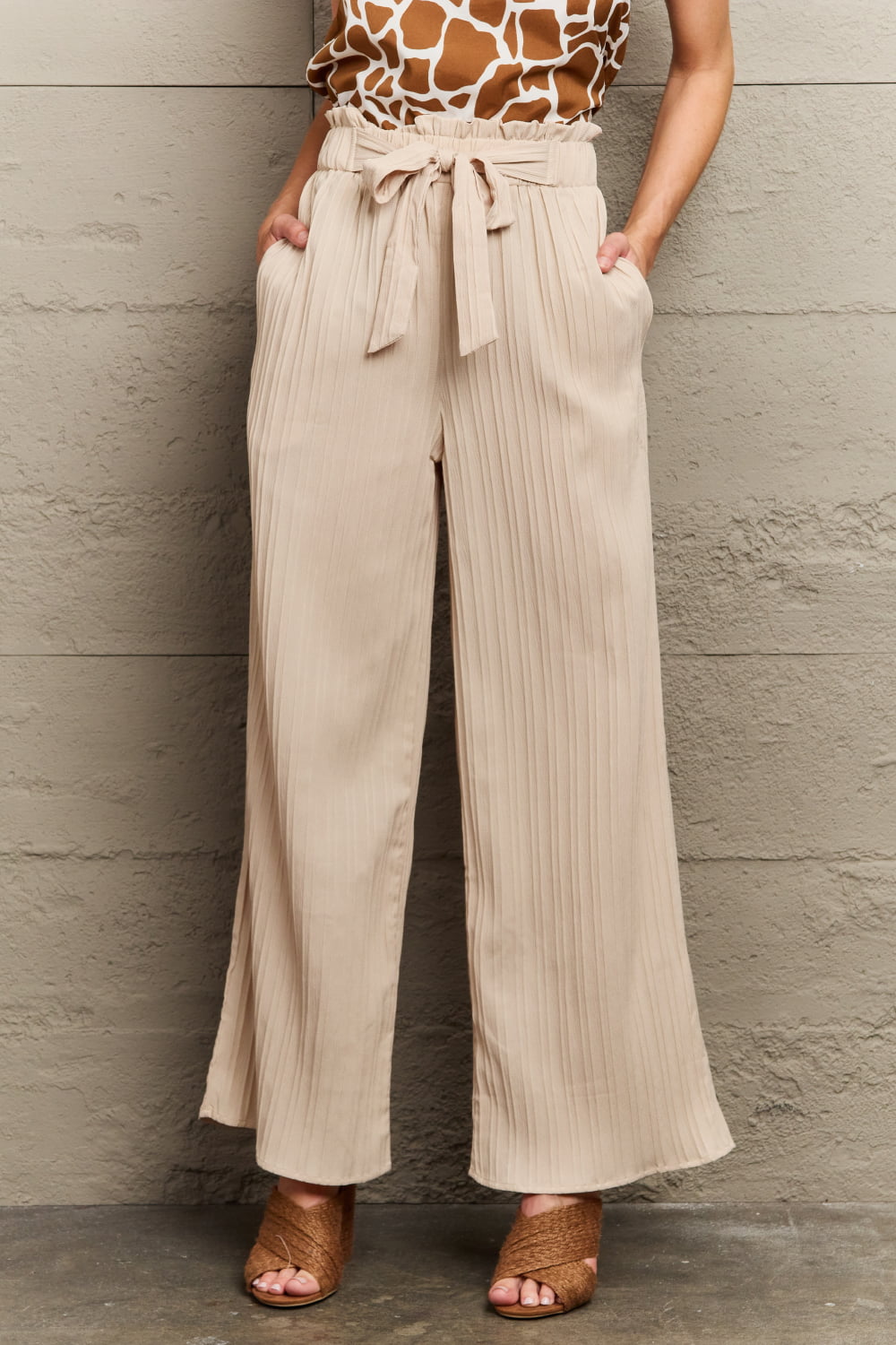 Tie waist long pants with tie, casual style.