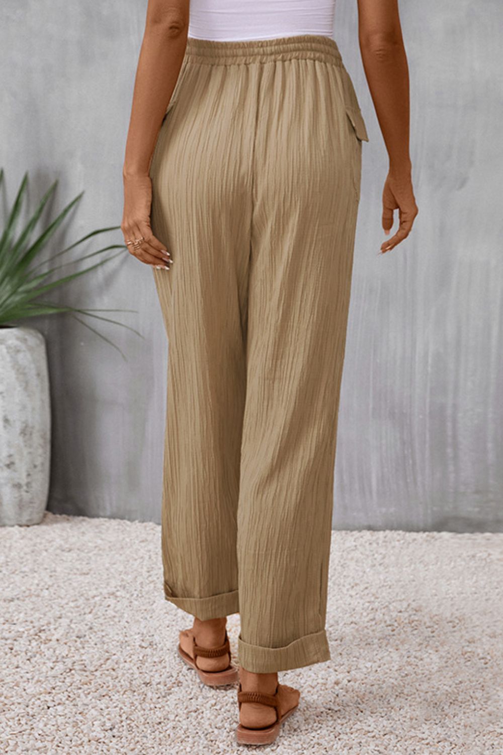 Tie waist pocketed long pants with tie, casual style.