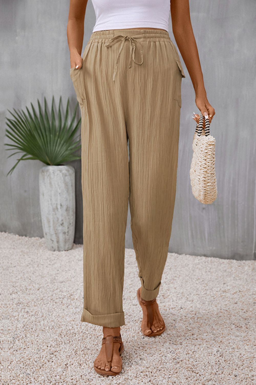 Tie waist pocketed long pants with tie, casual style.