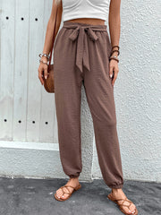 Tied high waist pants with pockets, opaque.
