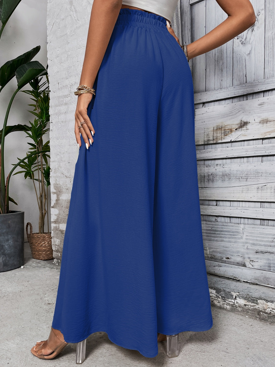 Tied high waist wide leg pants, opaque.