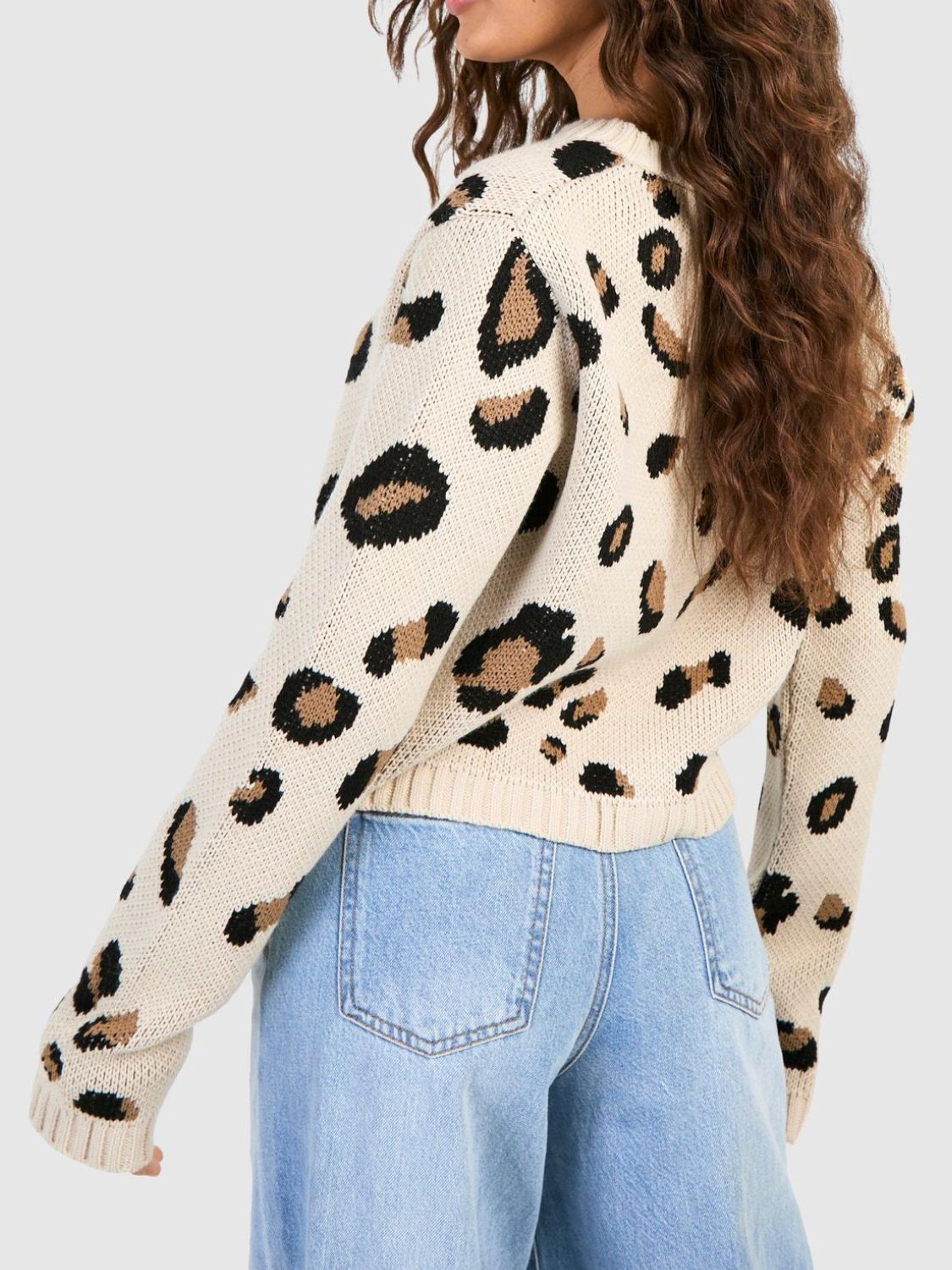 Tied leopard print round neck cardigan.